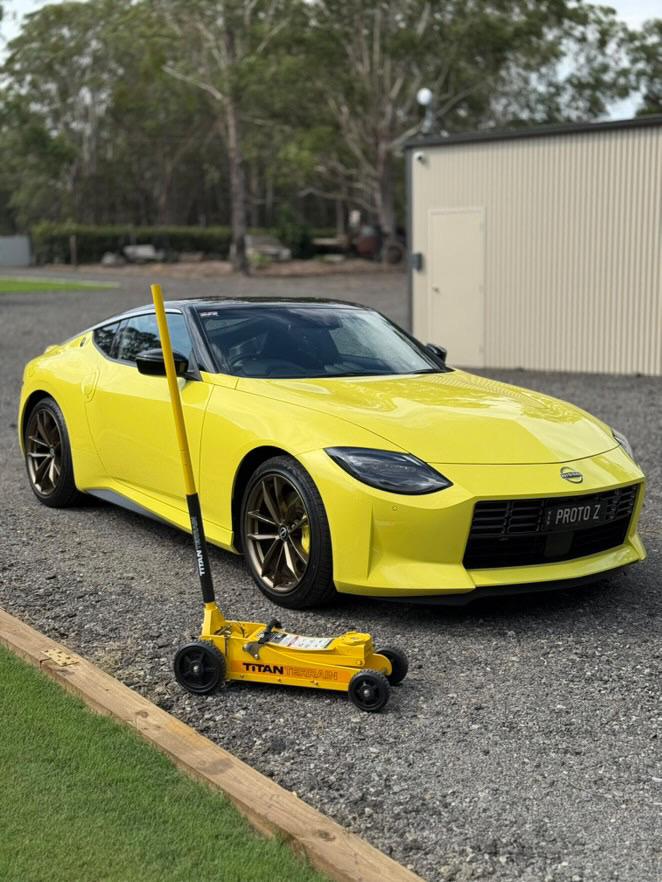 3 TONNE RUGGED FLOOR JACK - CANARY YELLOW 'LIMITED EDITION'